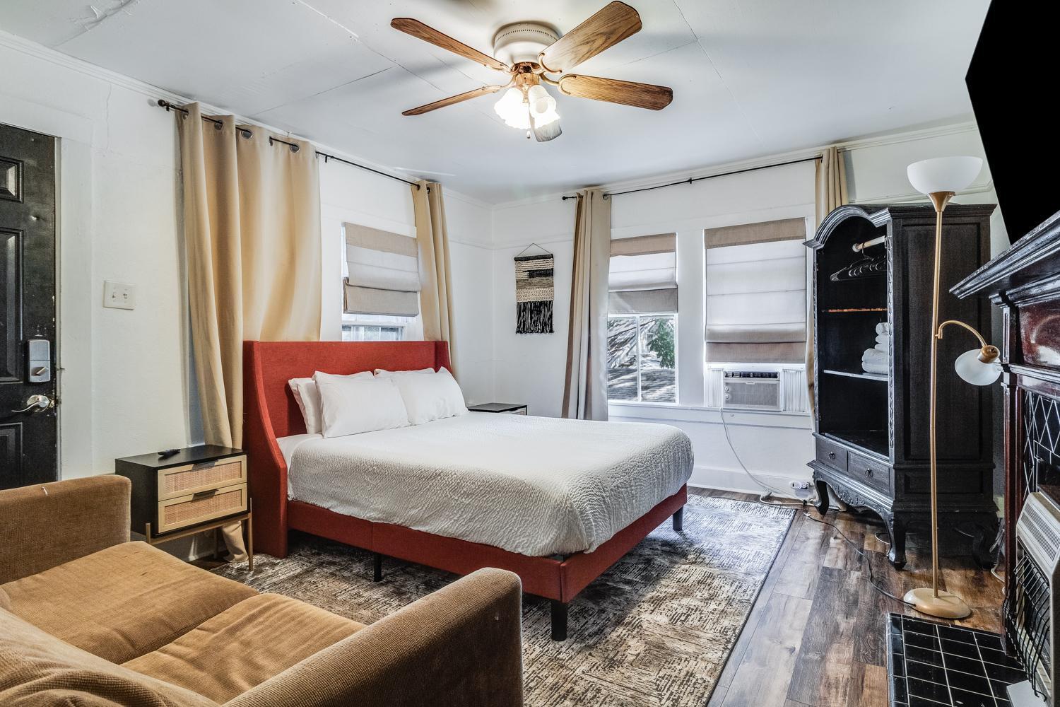 Lafayette At Your Doorstep, Private Rm Exterior photo